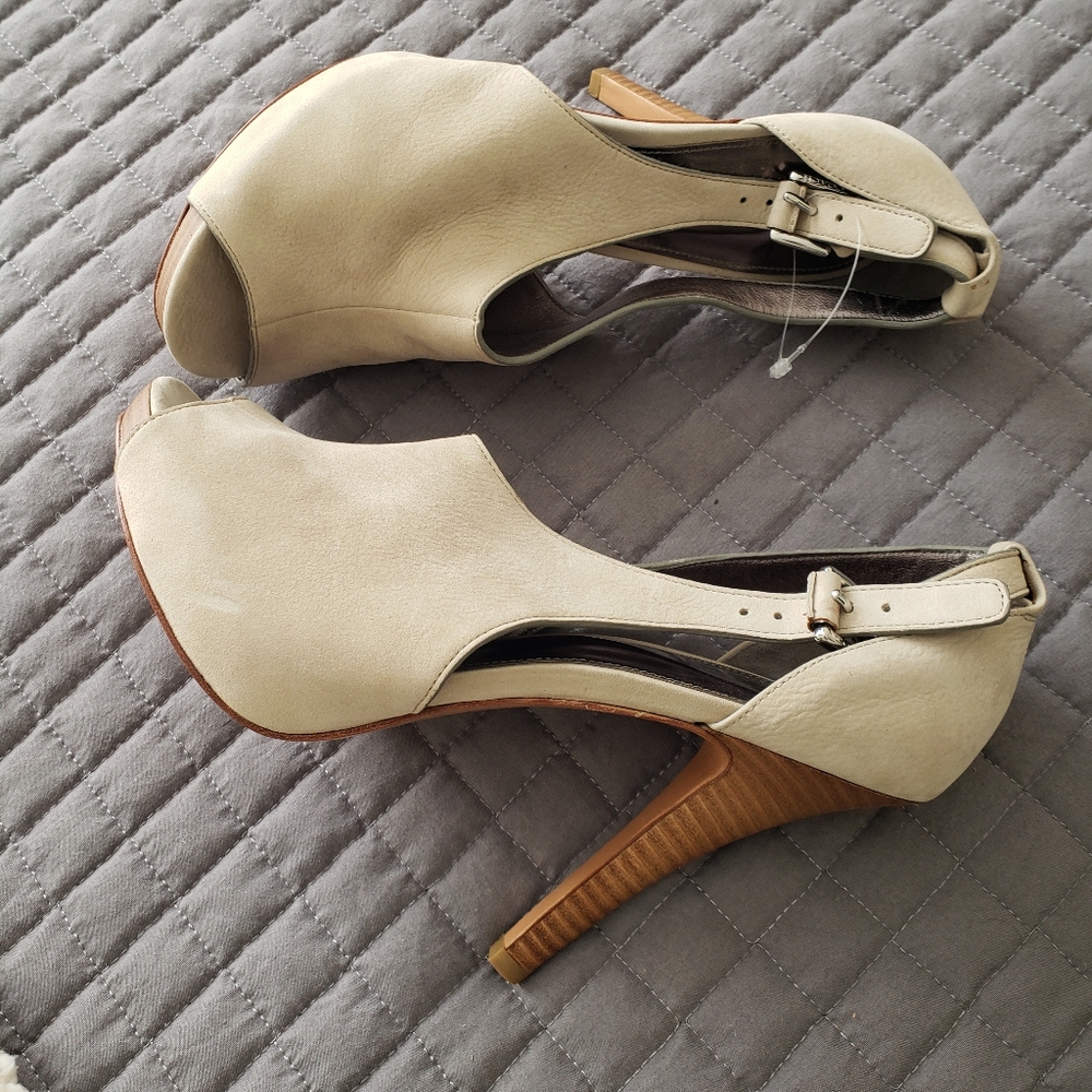 Shoes - Picture 2 of 6